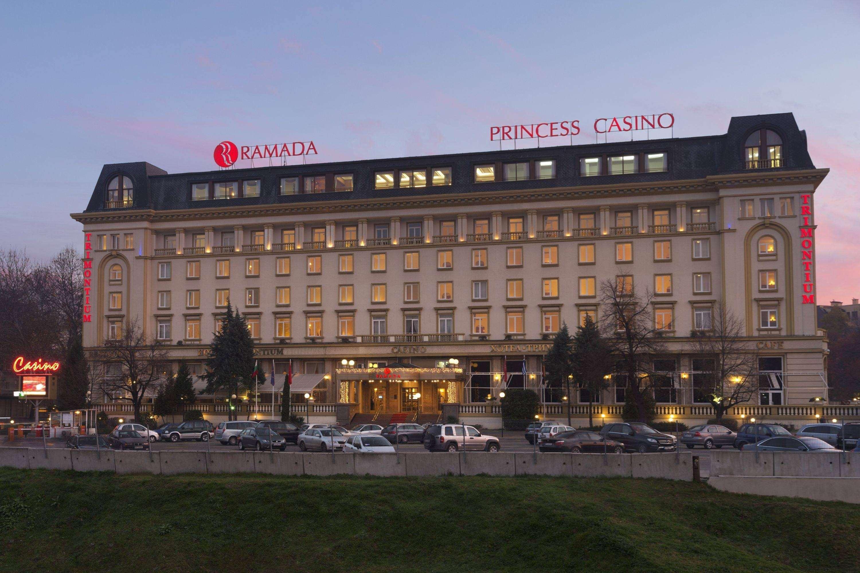 Ramada By Wyndham Plovdiv Trimontium Hotel Bagian luar foto
