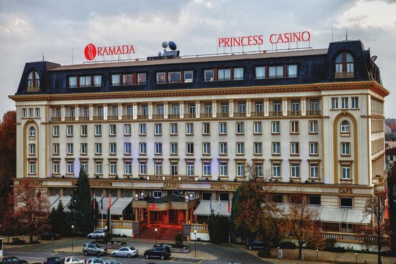 Ramada By Wyndham Plovdiv Trimontium Hotel Bagian luar foto